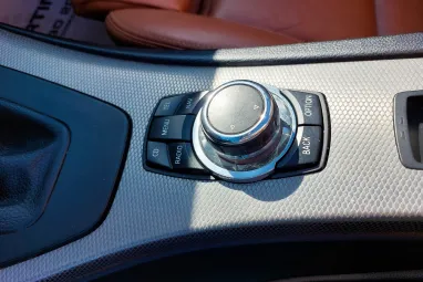 BMW 320d (Automata) Full Extra + Gyári Fényezés + Végig Vezetett Szervízkönyv + 2X-s GARANCIA !!