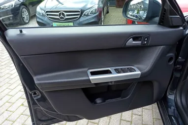 VOLVO V50 1.6 D DRIVe Momentum Titánium GRAY +Első Tulajdonos +Kiemelkedő állapot +2X-s GARANCIA !!