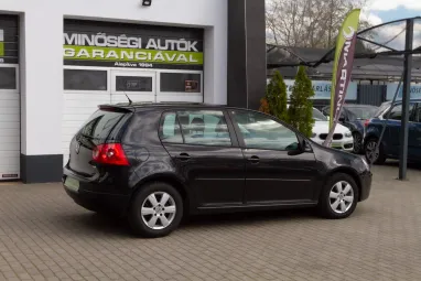 VOLKSWAGEN GOLF V 1.6 Trendline Sport Edition +Black Magic Metalic +Igényes állapot +Friss Vizsga +2X-s GARANCIA !!