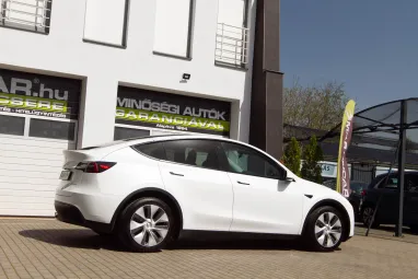 TESLA MODEL Y Long Range AWD (Automata) AMD Ryzen +Full FSD +Sérülésmentes +Teljes Gyári GARANCIA !!