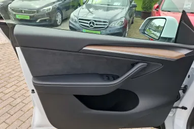 TESLA MODEL Y Long Range AWD (Automata) AMD Ryzen +Full FSD +Sérülésmentes +Teljes Gyári GARANCIA !!