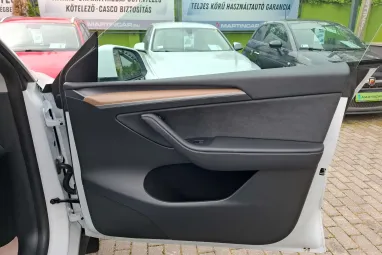 TESLA MODEL Y Long Range AWD (Automata) AMD Ryzen +Full FSD +Sérülésmentes +Teljes Gyári GARANCIA !!