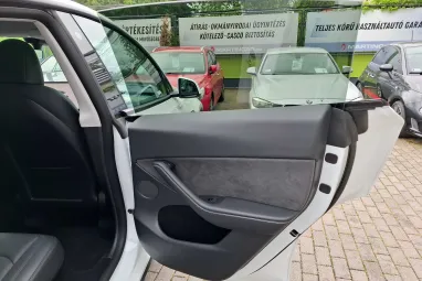 TESLA MODEL Y Long Range AWD (Automata) AMD Ryzen +Full FSD +Sérülésmentes +Teljes Gyári GARANCIA !!