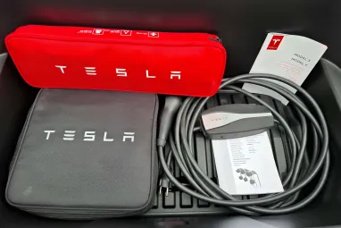 TESLA MODEL Y Long Range AWD (Automata) AMD Ryzen +Full FSD +Sérülésmentes +Teljes Gyári GARANCIA !!