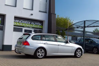 BMW 3-AS SOROZAT 318d Touring Titánium Silver +Friss Nagyszervíz +Friss műszaki +3X-s GARANCIA !!
