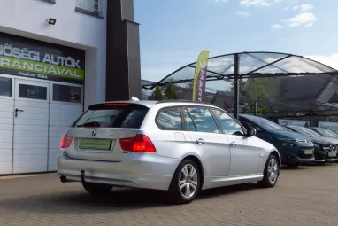 BMW 3-AS SOROZAT 318d Touring Titánium Silver +Friss Nagyszervíz +Friss műszaki +3X-s GARANCIA !!