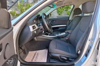 BMW 3-AS SOROZAT 318d Touring Titánium Silver +Friss Nagyszervíz +Friss műszaki +3X-s GARANCIA !!
