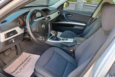 BMW 3-AS SOROZAT 318d Touring Titánium Silver +Friss Nagyszervíz +Friss műszaki +3X-s GARANCIA !!