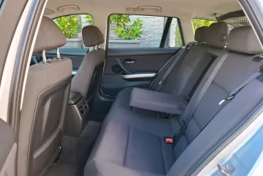 BMW 3-AS SOROZAT 318d Touring Titánium Silver +Friss Nagyszervíz +Friss műszaki +3X-s GARANCIA !!
