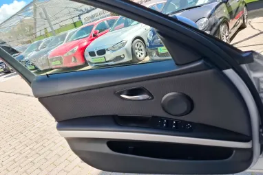 BMW 3-AS SOROZAT 318d Touring Titánium Silver +Friss Nagyszervíz +Friss műszaki +3X-s GARANCIA !!