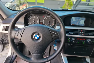 BMW 3-AS SOROZAT 318d Touring Titánium Silver +Friss Nagyszervíz +Friss műszaki +3X-s GARANCIA !!