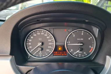BMW 3-AS SOROZAT 318d Touring Titánium Silver +Friss Nagyszervíz +Friss műszaki +3X-s GARANCIA !!