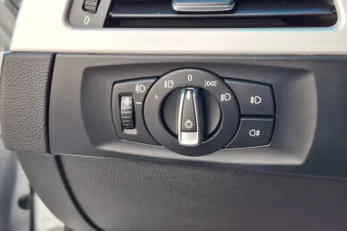BMW 3-AS SOROZAT 318d Touring Titánium Silver +Friss Nagyszervíz +Friss műszaki +3X-s GARANCIA !!