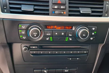 BMW 3-AS SOROZAT 318d Touring Titánium Silver +Friss Nagyszervíz +Friss műszaki +3X-s GARANCIA !!