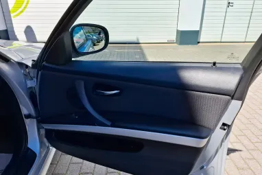 BMW 3-AS SOROZAT 318d Touring Titánium Silver +Friss Nagyszervíz +Friss műszaki +3X-s GARANCIA !!