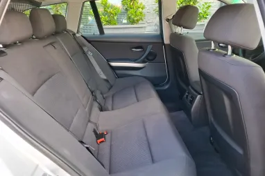 BMW 3-AS SOROZAT 318d Touring Titánium Silver +Friss Nagyszervíz +Friss műszaki +3X-s GARANCIA !!
