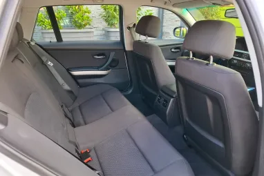 BMW 3-AS SOROZAT 318d Touring Titánium Silver +Friss Nagyszervíz +Friss műszaki +3X-s GARANCIA !!