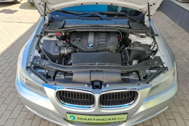 BMW 3-AS SOROZAT 318d Touring Titánium Silver +Friss Nagyszervíz +Friss műszaki +3X-s GARANCIA !!