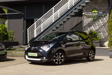 TOYOTA AYGO 1.0 x-play SPORT Ipresszív Black Diamond +Eredeti Magyar Auto +1. Tulajdonos 3X-s GARANCIA !!