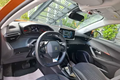 PEUGEOT 2008 1.2 PureTech Allure Pack EAT8 Orange Fusion Metallic +Magyar Autó +Mint az ÚJ +1.Tulajdonos +3X-s GARANCIA !