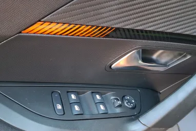 PEUGEOT 2008 1.2 PureTech Allure Pack EAT8 Orange Fusion Metallic +Magyar Autó +Mint az ÚJ +1.Tulajdonos +3X-s GARANCIA !