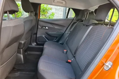 PEUGEOT 2008 1.2 PureTech Allure Pack EAT8 Orange Fusion Metallic +Magyar Autó +Mint az ÚJ +1.Tulajdonos +3X-s GARANCIA !