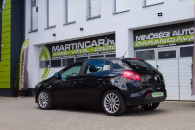 FIAT BRAVO 1.4 T-Jet Dynamic Black Metallic +Keveset futott +Navigáció +Igényes állapot +3X-s GARANCIA !!