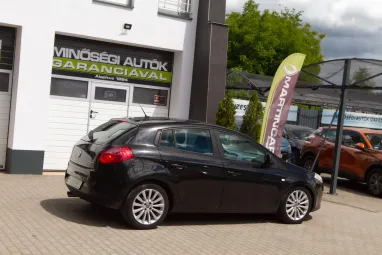 FIAT BRAVO 1.4 T-Jet Dynamic Black Metallic +Keveset futott +Navigáció +Igényes állapot +3X-s GARANCIA !!