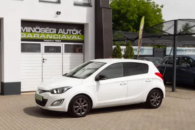 HYUNDAI I20 1.25 Comfort Polar White metalic +Kevesett futott igényes állapot +3X-s GARANCIA !!