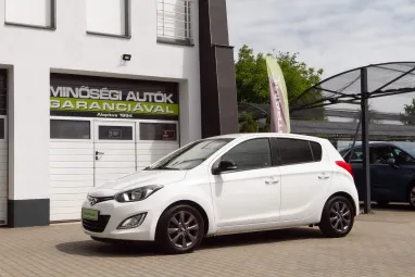 HYUNDAI I20 1.25 Comfort Polar White metalic +Kevesett futott igényes állapot +3X-s GARANCIA !!