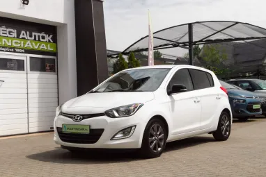 HYUNDAI I20 1.25 Comfort Polar White metalic +Kevesett futott igényes állapot +3X-s GARANCIA !!