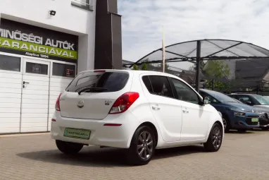 HYUNDAI I20 1.25 Comfort Polar White metalic +Kevesett futott igényes állapot +3X-s GARANCIA !!