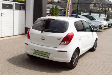 HYUNDAI I20 1.25 Comfort Polar White metalic +Kevesett futott igényes állapot +3X-s GARANCIA !!