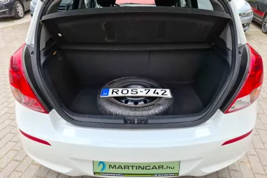 HYUNDAI I20 1.25 Comfort Polar White metalic +Kevesett futott igényes állapot +3X-s GARANCIA !!