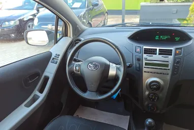 TOYOTA YARIS 1.33 Terra Polar White Edition + Gyönyörű Gyárias állapot +3X-s GARANCIA !!