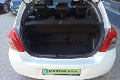 TOYOTA YARIS 1.33 Terra Polar White Edition + Gyönyörű Gyárias állapot +3X-s GARANCIA !!