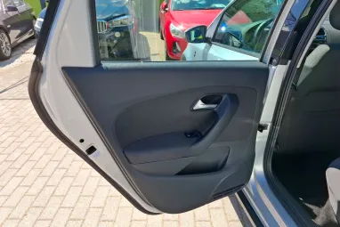 VOLKSWAGEN POLO V 1.6 90 CR TDI Comfortline CROSS Reflex Silver Edition +Magasan felszerelt +Igényesen szervizelt !!