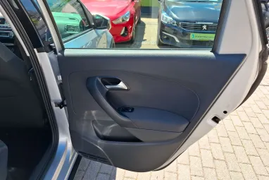 VOLKSWAGEN POLO V 1.6 90 CR TDI Comfortline CROSS Reflex Silver Edition +Magasan felszerelt +Igényesen szervizelt !!