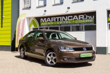 VOLKSWAGEN JETTA VI 1.2 TSI Trendline Reflexív Toffee Brown Metallic +Első Tulajdonos +Végig Szervizelt +3X-s GARANCIA
