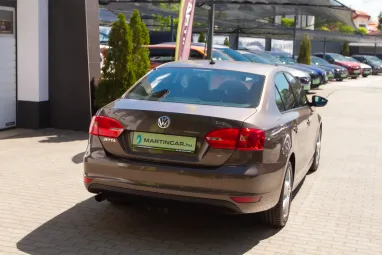 VOLKSWAGEN JETTA VI 1.2 TSI Trendline Reflexív Toffee Brown Metallic +Első Tulajdonos +Végig Szervizelt +3X-s GARANCIA