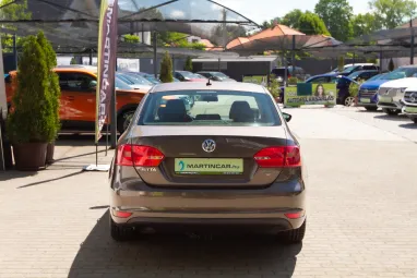 VOLKSWAGEN JETTA VI 1.2 TSI Trendline Reflexív Toffee Brown Metallic +Első Tulajdonos +Végig Szervizelt +3X-s GARANCIA