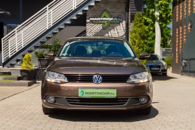 VOLKSWAGEN JETTA VI 1.2 TSI Trendline Reflexív Toffee Brown Metallic +Első Tulajdonos +Végig Szervizelt +3X-s GARANCIA