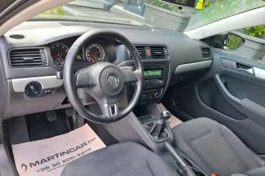 VOLKSWAGEN JETTA VI 1.2 TSI Trendline Reflexív Toffee Brown Metallic +Első Tulajdonos +Végig Szervizelt +3X-s GARANCIA