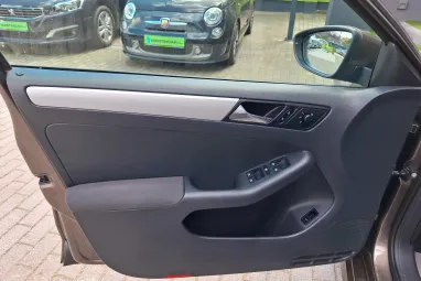 VOLKSWAGEN JETTA VI 1.2 TSI Trendline Reflexív Toffee Brown Metallic +Első Tulajdonos +Végig Szervizelt +3X-s GARANCIA