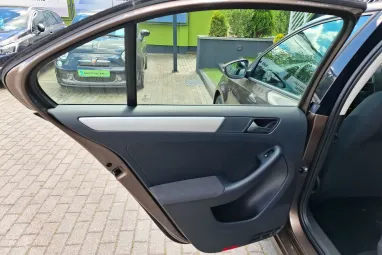 VOLKSWAGEN JETTA VI 1.2 TSI Trendline Reflexív Toffee Brown Metallic +Első Tulajdonos +Végig Szervizelt +3X-s GARANCIA