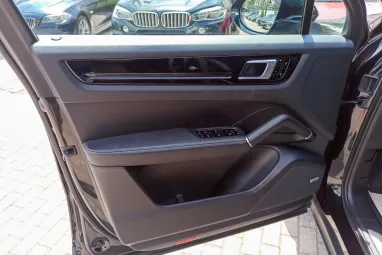 PORSCHE CAYENNE Tiptronic ic Jet Black +Eredeti Magyar Autó +Első Tulajdonos +Full Szervíz !!