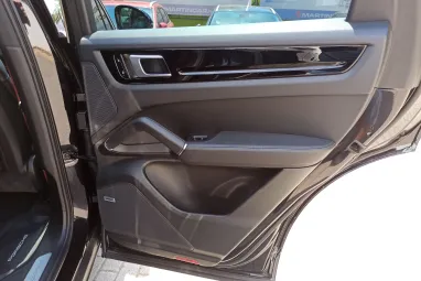 PORSCHE CAYENNE Tiptronic ic Jet Black +Eredeti Magyar Autó +Első Tulajdonos +Full Szervíz !!