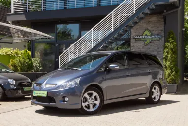 MITSUBISHI GRANDIS 2.0 DI-D Instyle (7 személyes) Graphite Grey Metallic +Első Tulajdonostól +3X-s GARANCIA !!