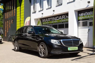 MERCEDES-BENZ E 200 d T 9G-TRONIC Black +Igényes állapot +Magasan felszerelt +3X-s GARANCIA !!
