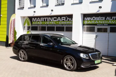 MERCEDES-BENZ E 200 d T 9G-TRONIC Black +Igényes állapot +Magasan felszerelt +3X-s GARANCIA !!